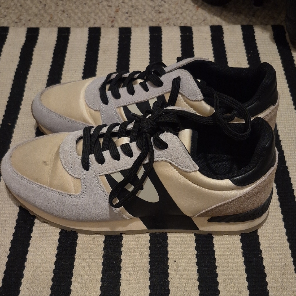 Tretorn Black and Cream Low-Top Sneakers Retro Style